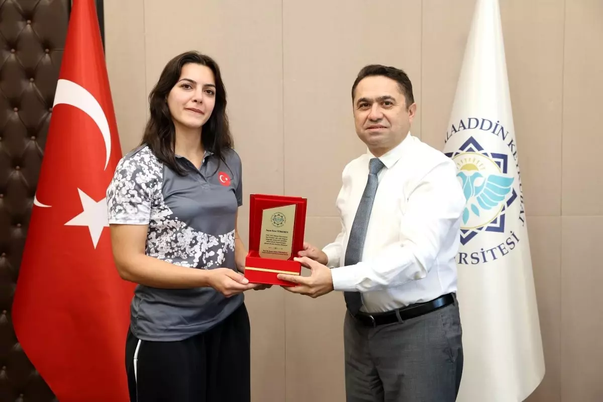 ALKÜ'lü Esra Türkmen Ciritte Şampiyon Oldu