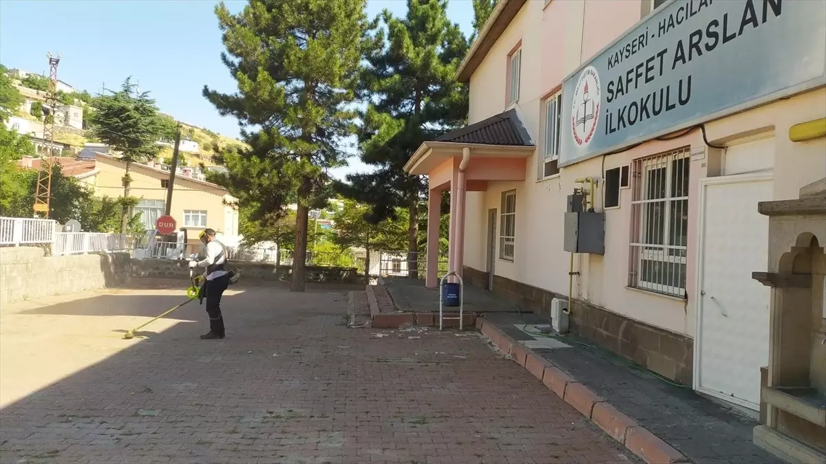 Hacılar'da Okullarda Temizlik Çalışması