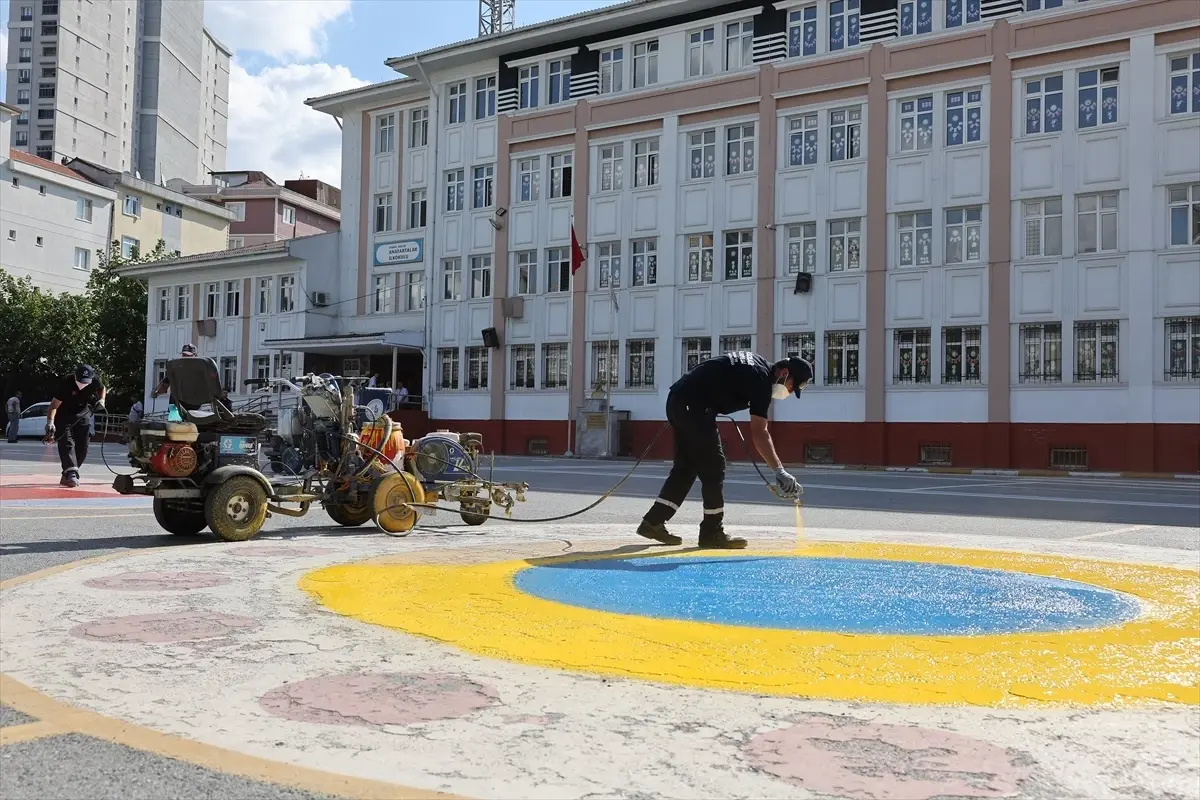 Bağcılar'da Okul Bahçelerine Geleneksel Oyun Alanları