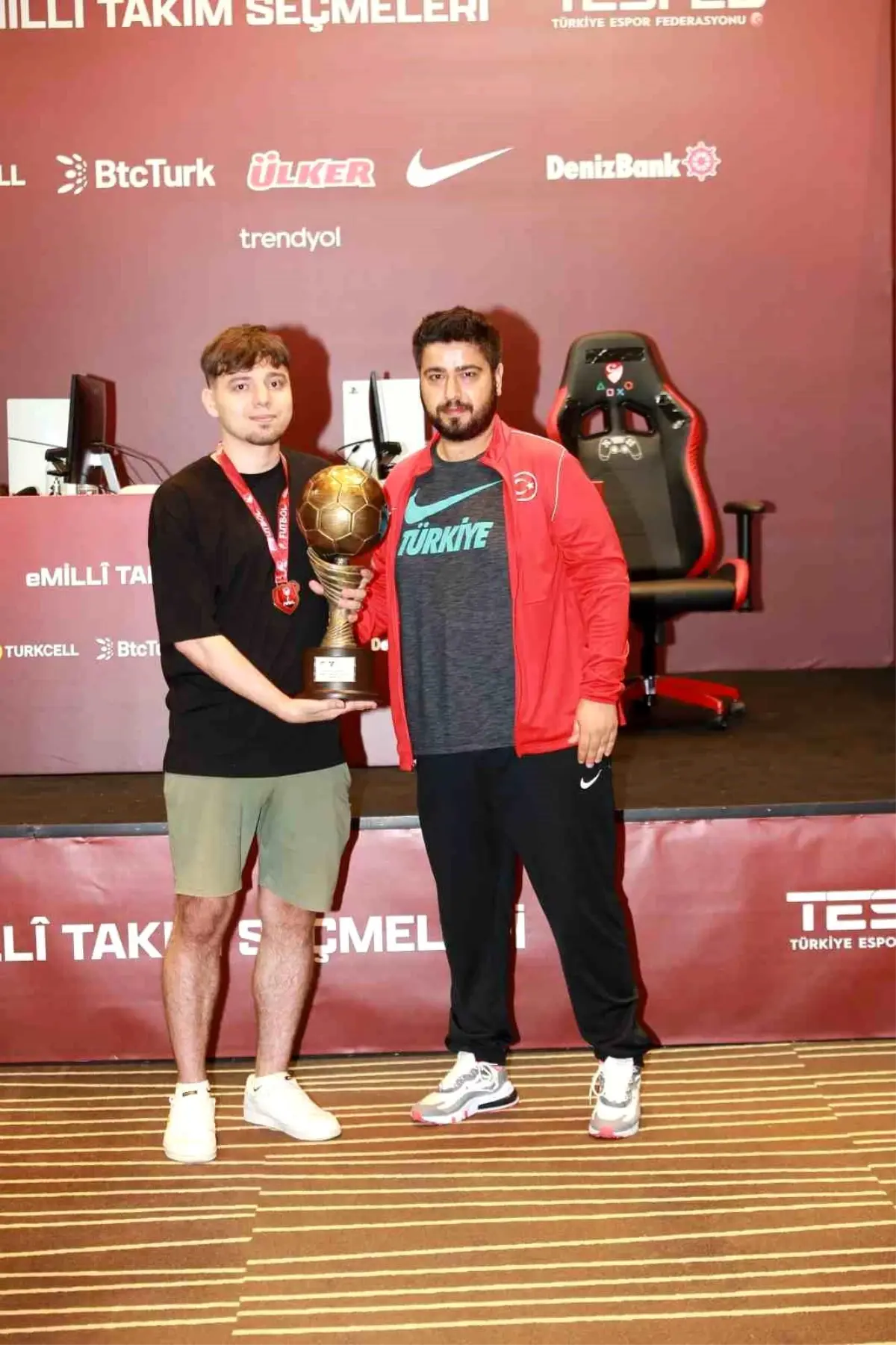 eMilli Takım'da Berk Turan Şampiyon Oldu