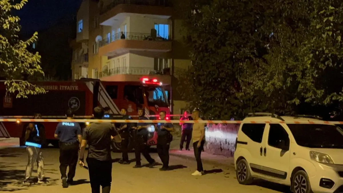 Malatya'da Çatı Göçtü, Anne ve Kızı Kurtuldu