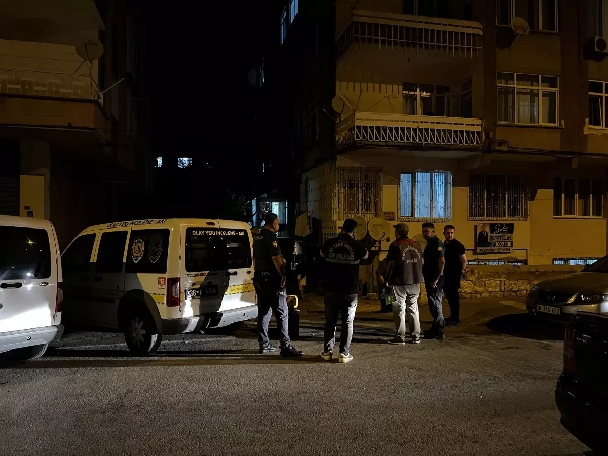 Boşanmış Eşini Bıçakladı, Tutuklandı