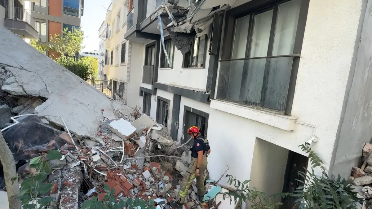 Avcılar'da Yıkım Faciası: Bina DevRildi