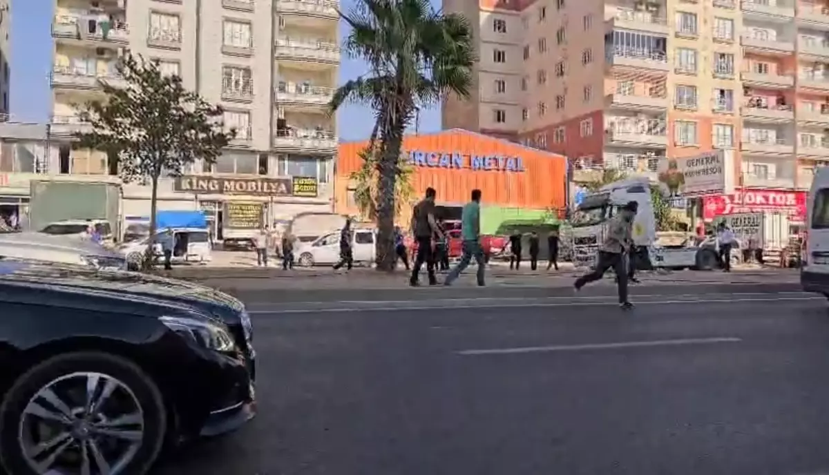 İki aile arasında 'boşanma' sebebiyle taşlı sopalı kavga: 4 yaralı