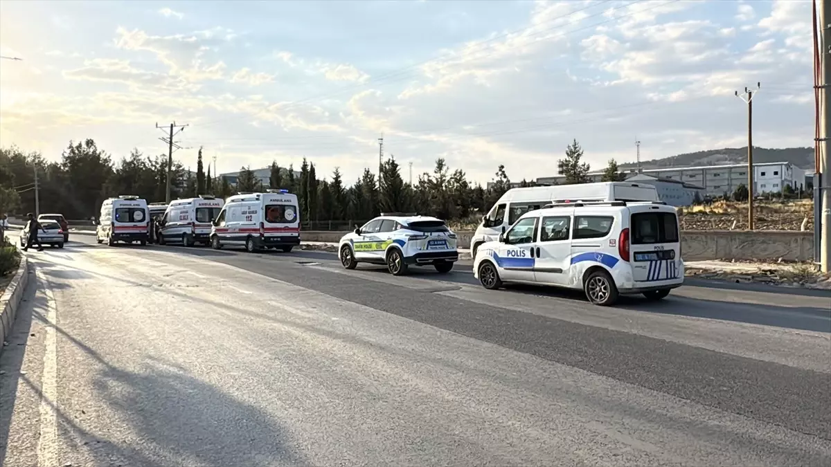 Adıyaman'da Minibüs Kaza Yaptı: 8 Yaralı