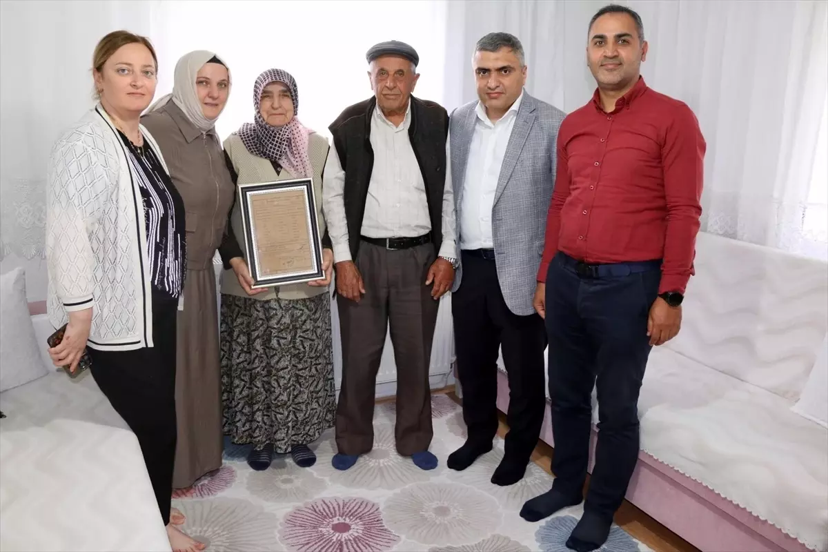 Kaymakamdan Evlilik Yılı Kutlaması