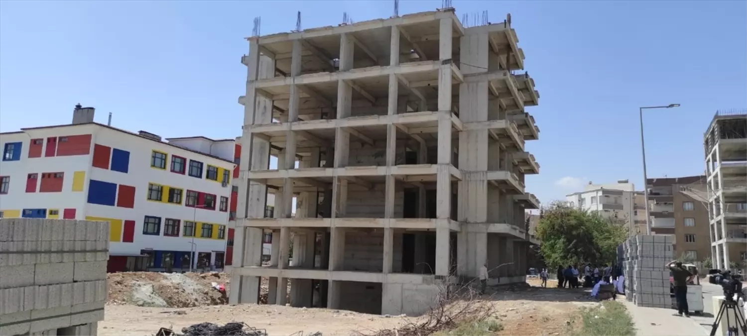 Şanlıurfa'da Güvensiz Bina Yıkıldı