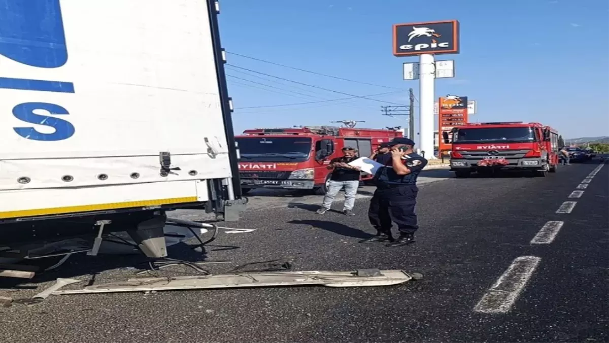 Turgutlu'da trafik kazası: 2 ölü, 1 ağır yaralı