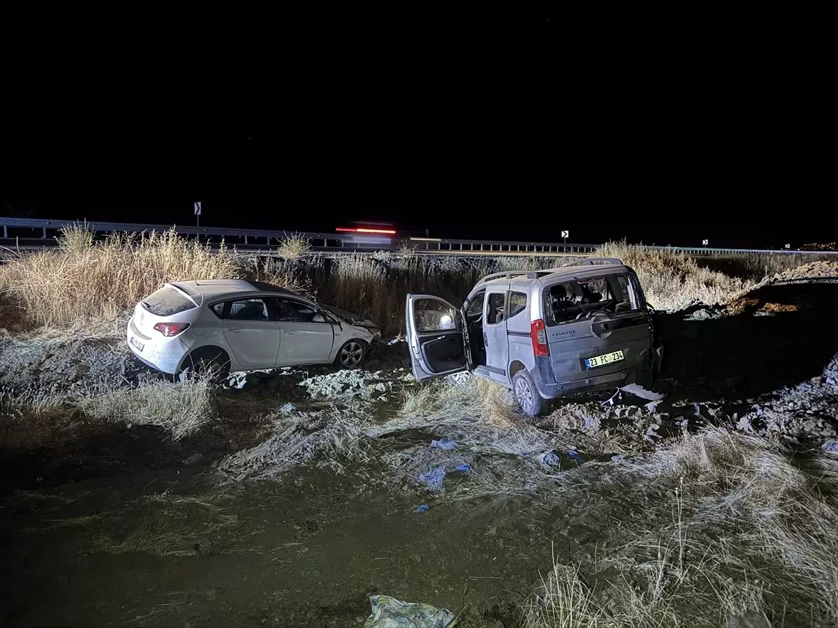 Elazığ'da Trafik Kazası: 9 Yaralı