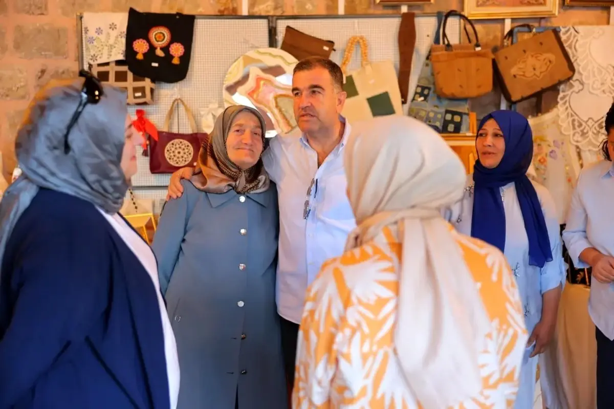 Vali Eldivan, El Emeği Ürünleri İnceledi