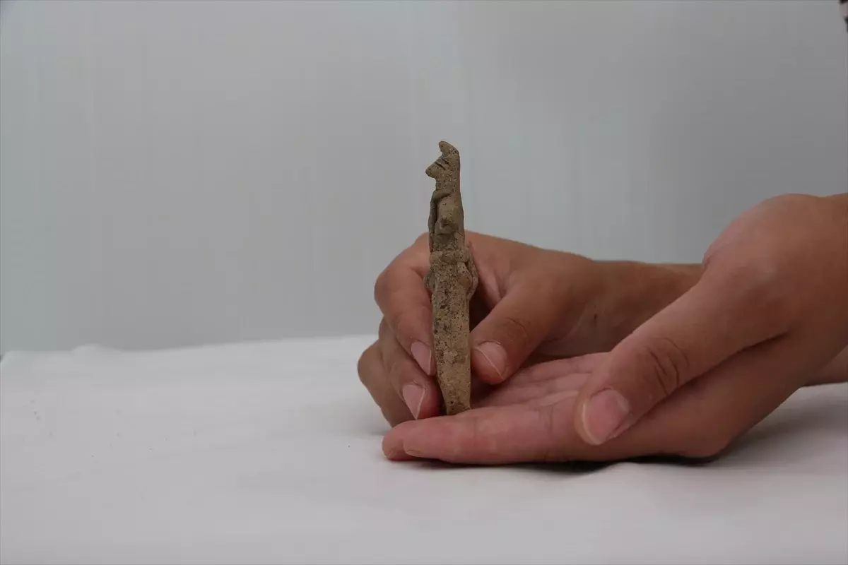 8 Bin Yıllık Tilki Figürü Bulundu