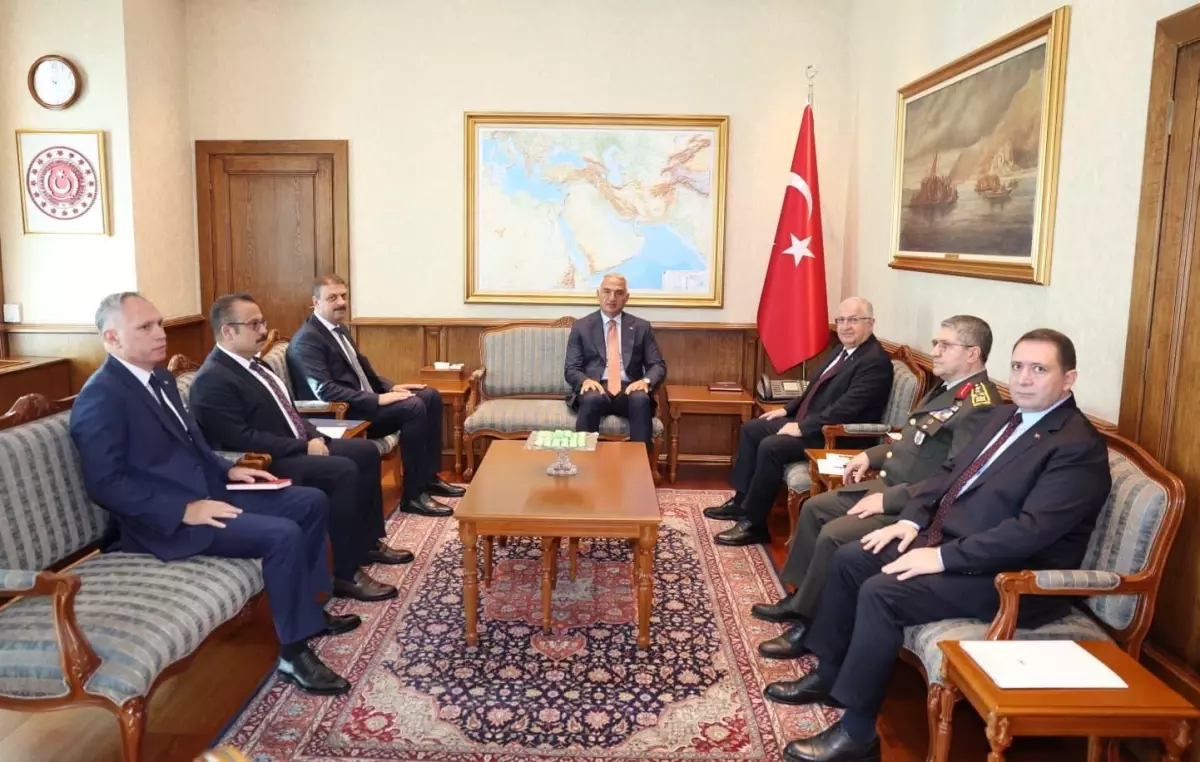 Savunma ve Turizm Bakanları Buluştu