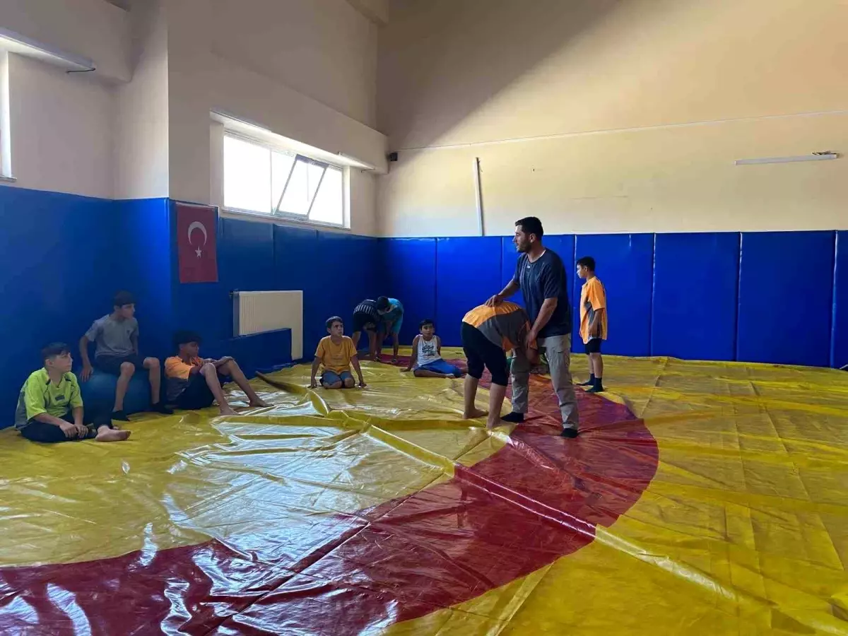 Korkut'ta Yaz Spor Okulları Güreş Antrenmanları Devam Ediyor