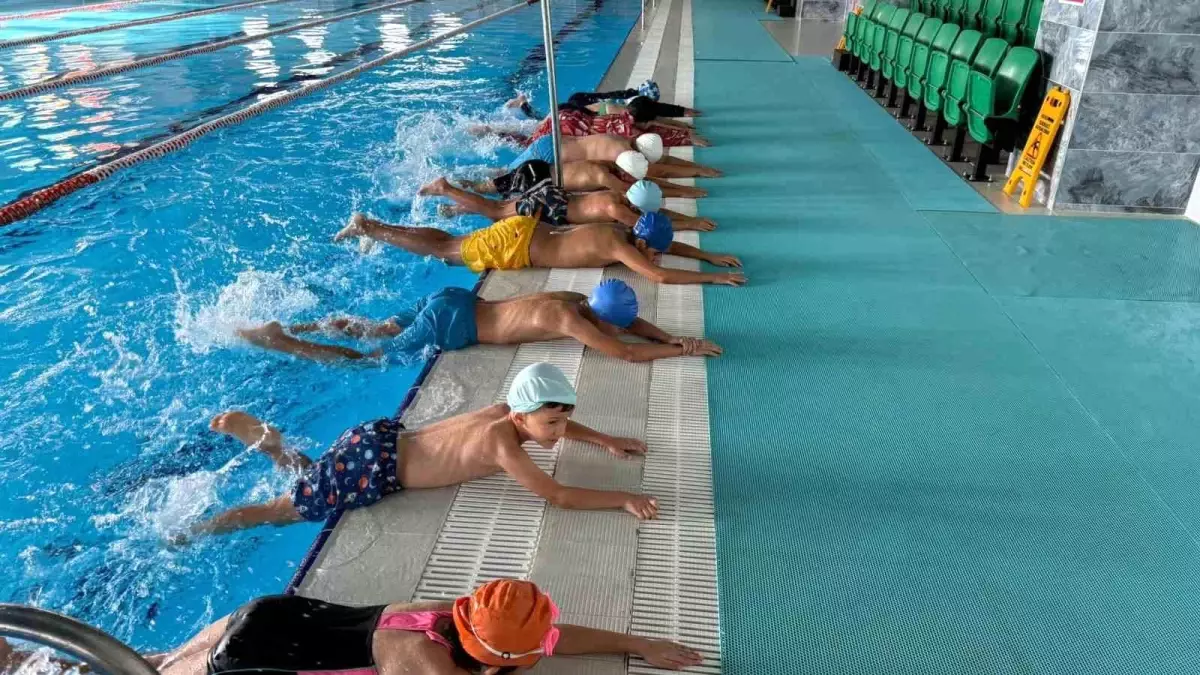 Bozdoğan'da Yüzme Eğitimi Başladı