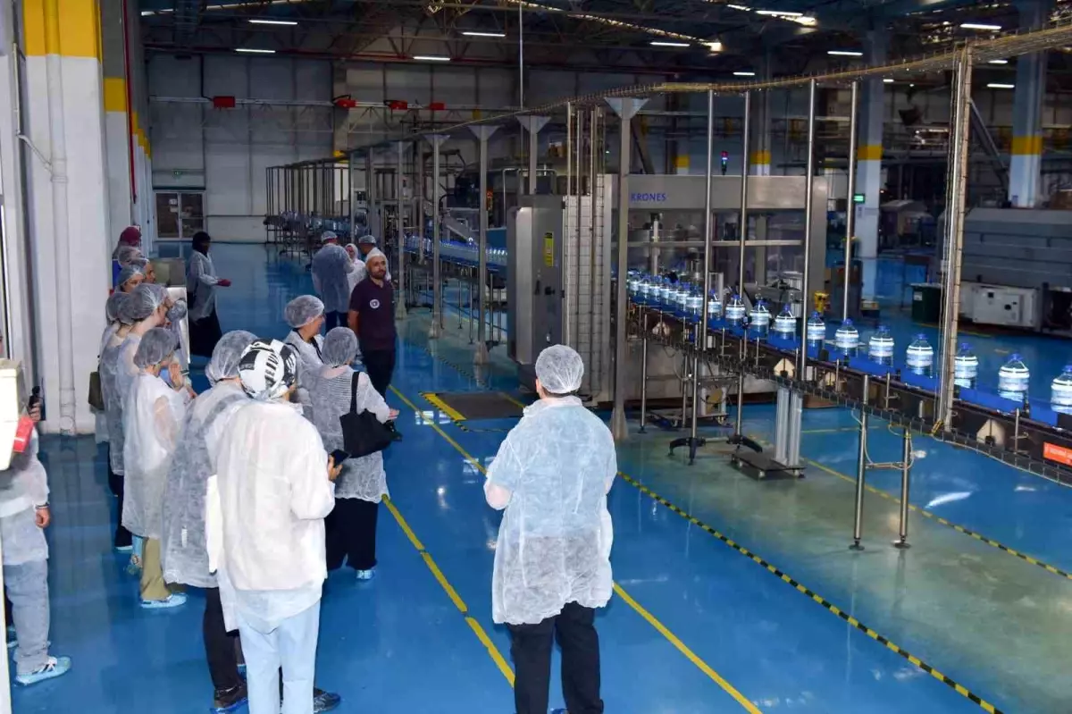 Gençler Bursa Su Fabrikası'nda Üretim Sürecini İnceledi