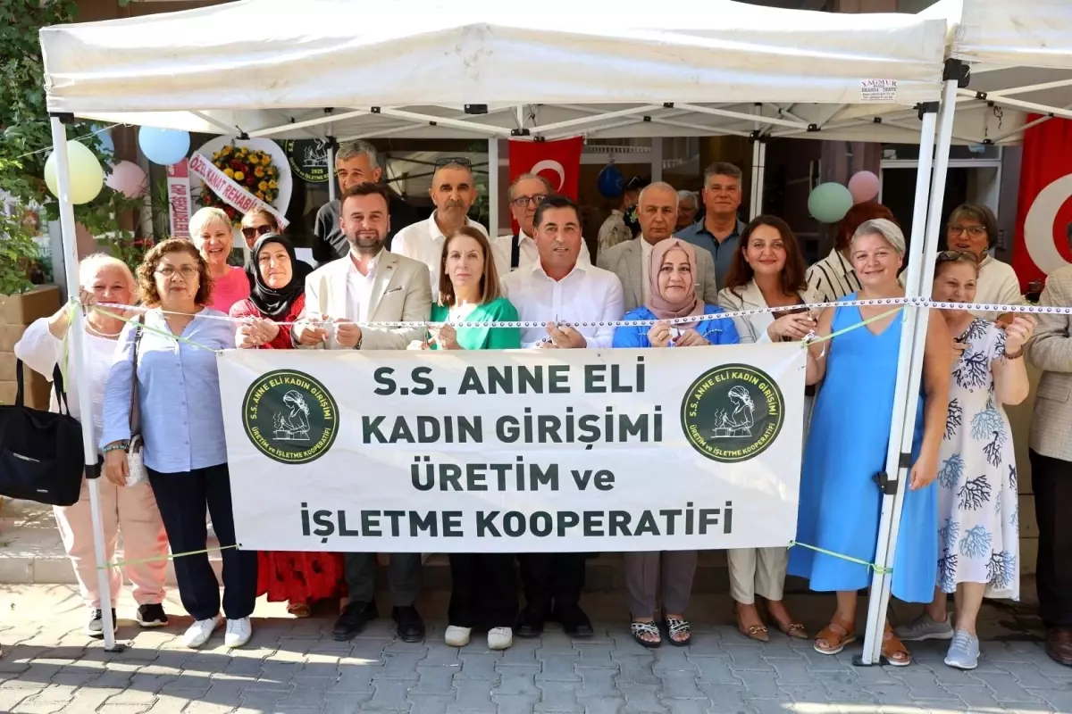 Yunusemre'de Anne Eli Kadın Kooperatifi Açıldı