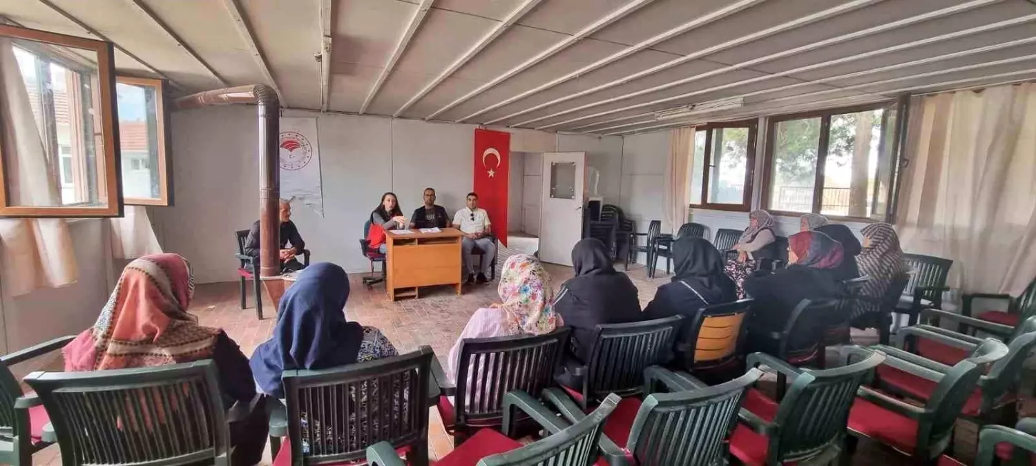 Aslanapa'da Çilek Üretimi Eğitimi