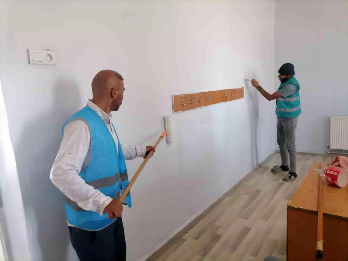 Yükümlüler Okulları Yeniliyor