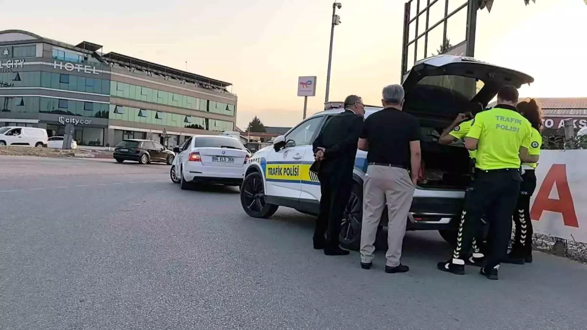 İnegöl'de Çakarlı Araçla Havaya Ateş Açıldı