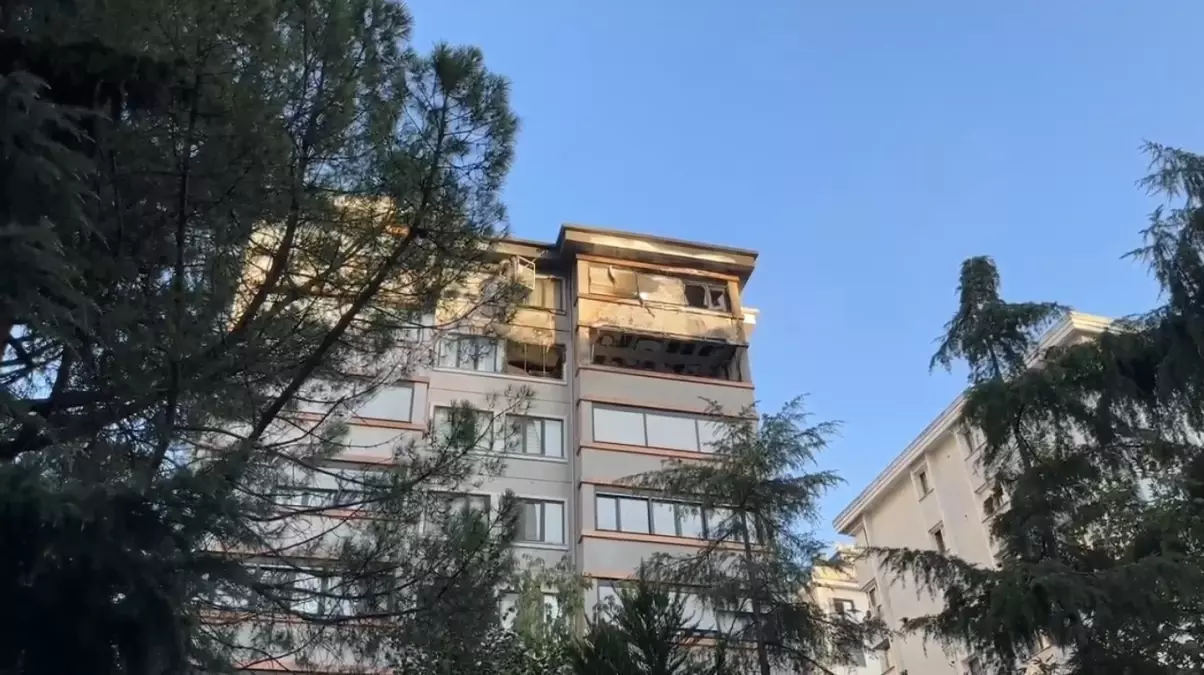 Kadıköy'de Yangın: 1 Kişi Hastaneye Kaldırıldı