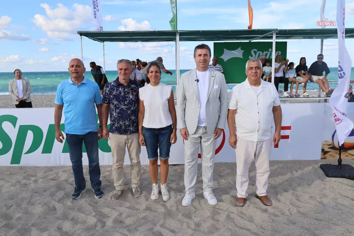 Çatalca'da 24. Erguvan Kültür ve Sanat Festivali'nde Plaj Voleybolu Heyecanı