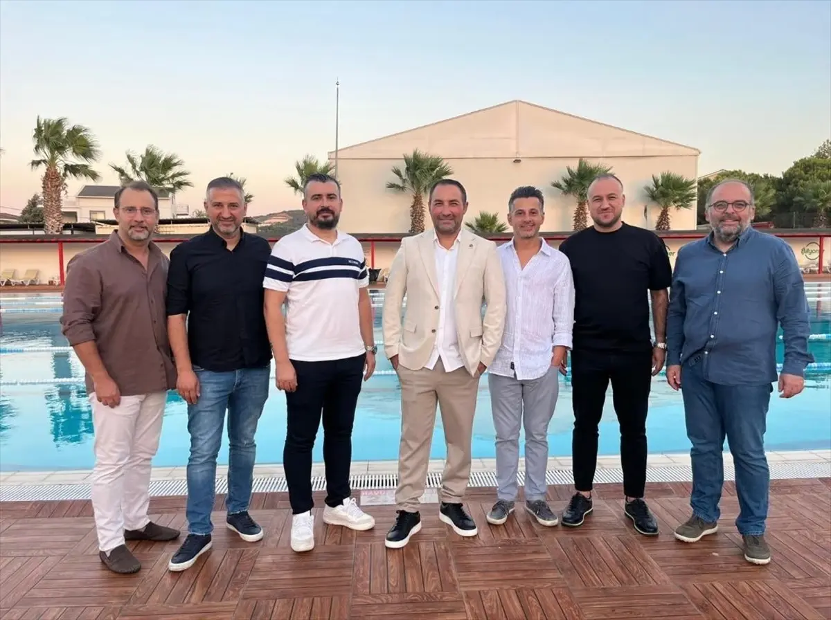 TSYD İzmir'de Yaza Veda Partisi Düzenledi
