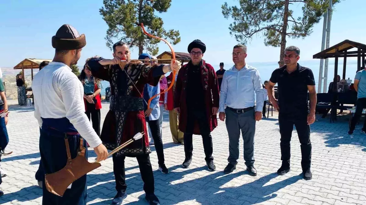 Adıyaman'da 30 Ağustos Zafer Bayramı Kutlamaları Tarihi Kıyafetler ve Geleneksel Sporlarla Yapıldı