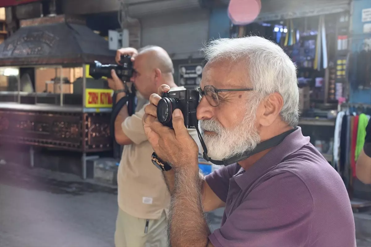 Vahap Akşen: 75 Yaşında Fotoğrafçılığa Aşkla Devam