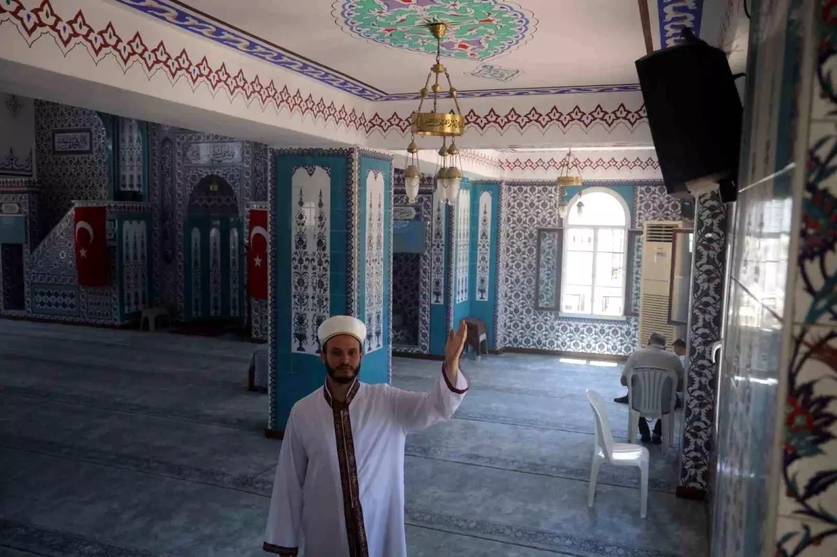 Hatay'da kuşlar camiyi mesken tuttu