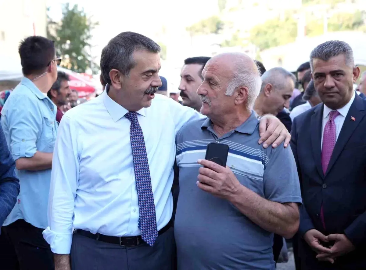 Bakan Tekin, Erzurum'da Vatandaşlarla Buluştu