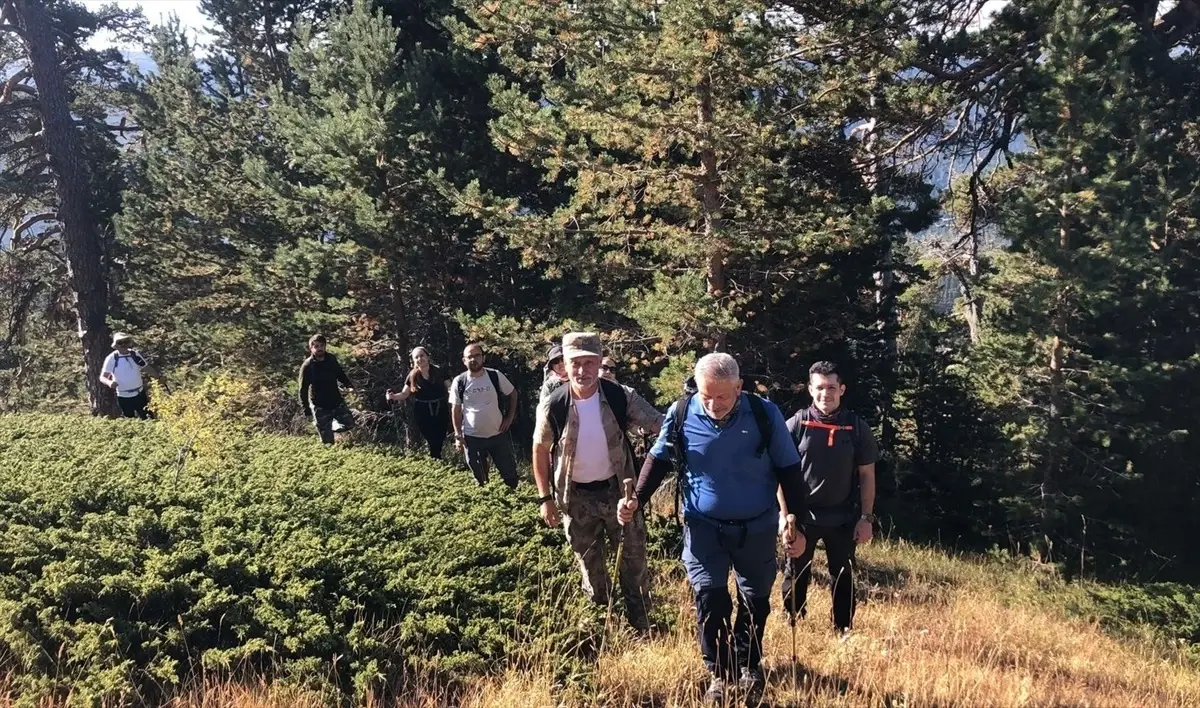 Çankırı'da dağcılar 30 Ağustos Zafer Bayramı'nı Ilgaz Dağı'nın zirvesinde kutladı