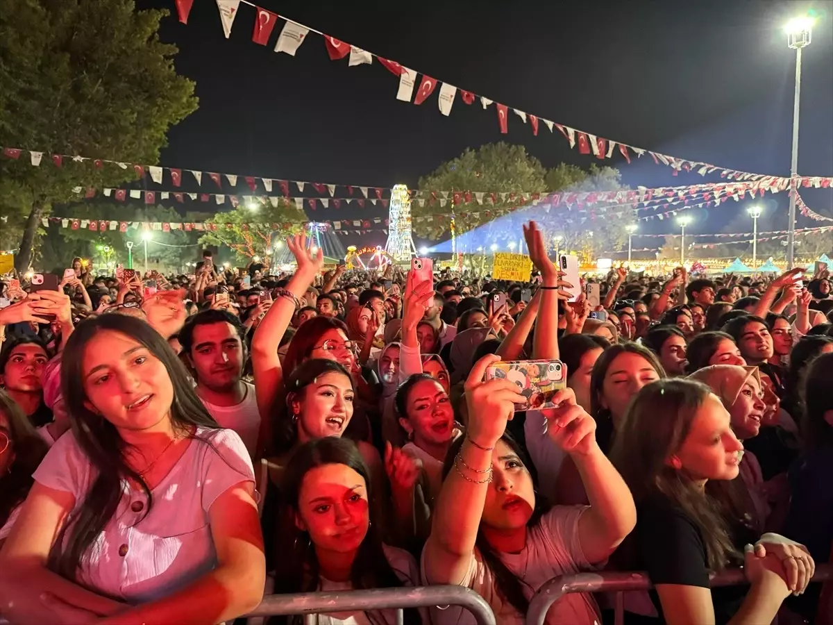 Gökhan Türkmen Kahramanmaraş Fuarı'nda Konser Verdi