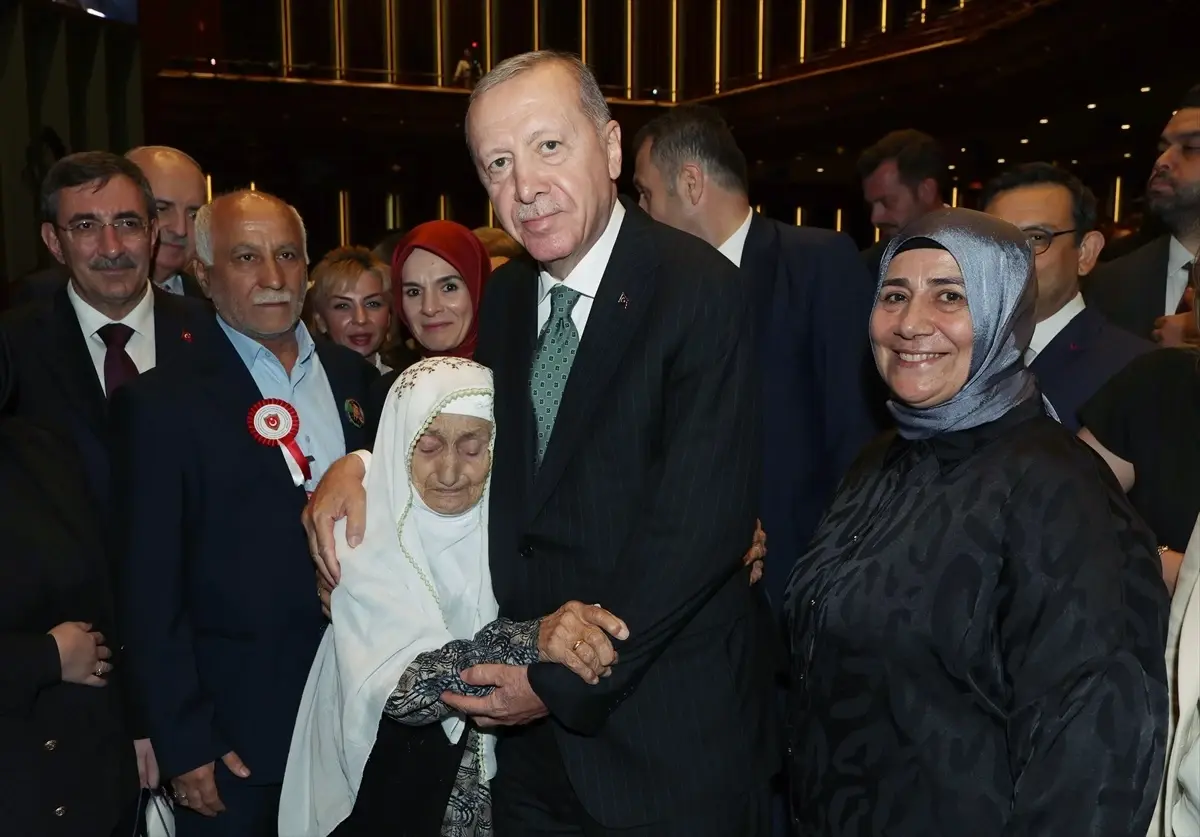 Cumhurbaşkanı Erdoğan, 92 yaşındaki Erzurumlu Şefika Taş ile görüştü