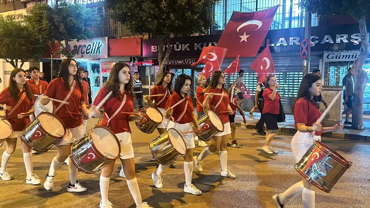 Hatay'da 30 Ağustos Zafer Bayramı dolayısıyla fener alayı düzenlendi