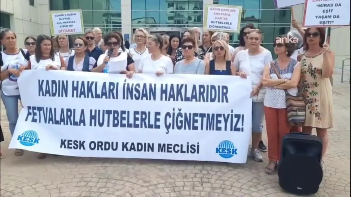 Diyanet'in Hutbesine Kadınlardan Tepki