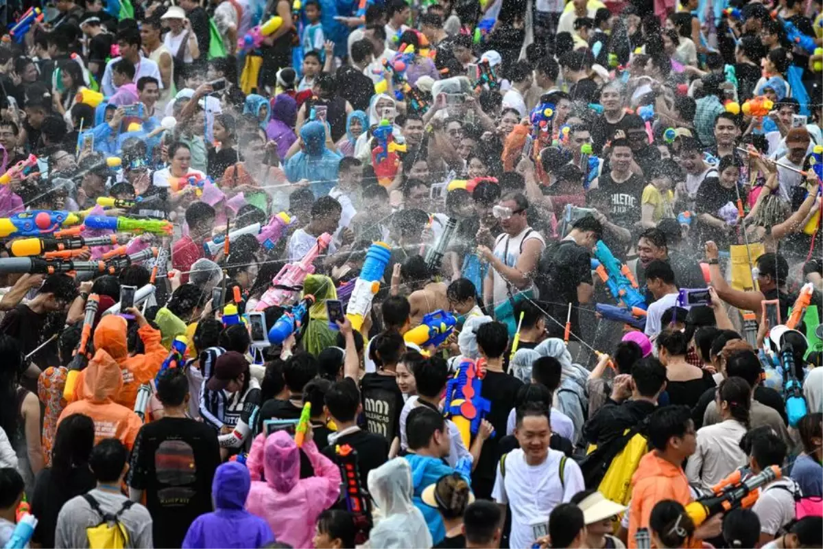 Çin'de Su Festivali Coşkusu