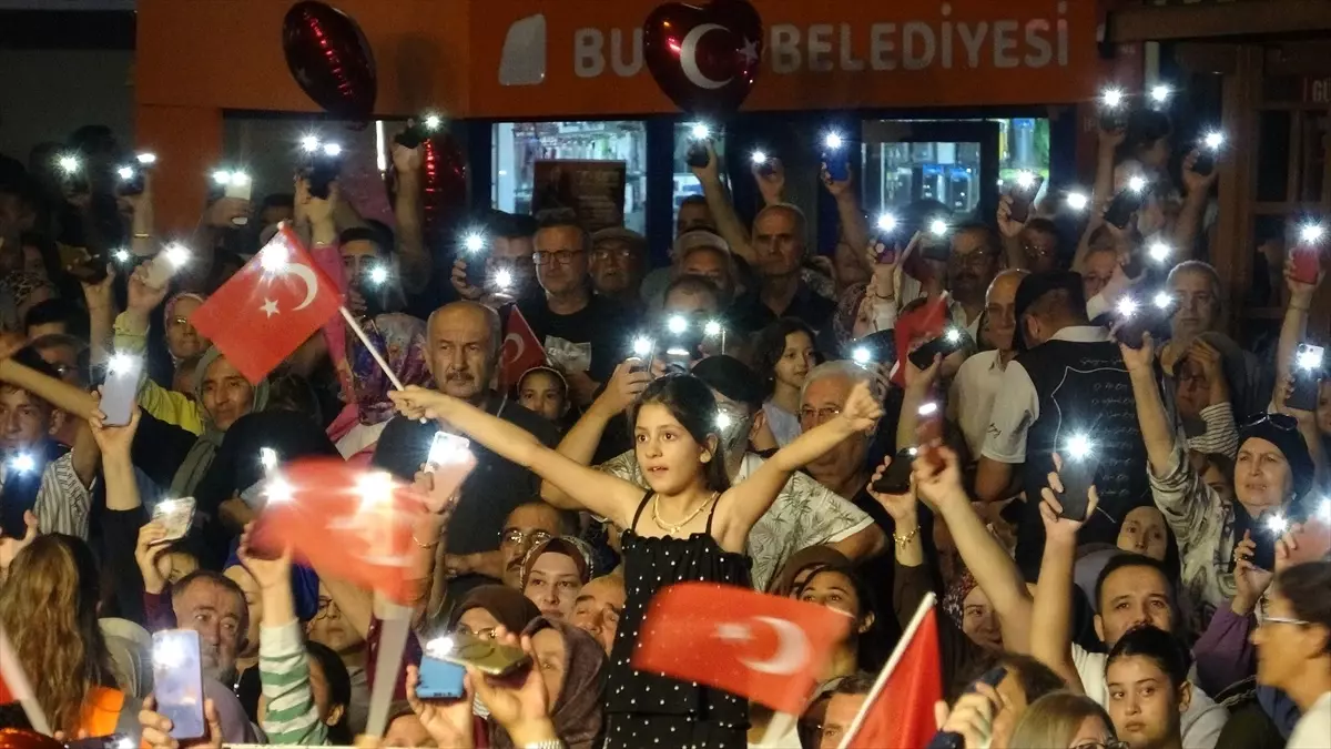 Sümer Ezgü Bucak'ta Konser Verdi