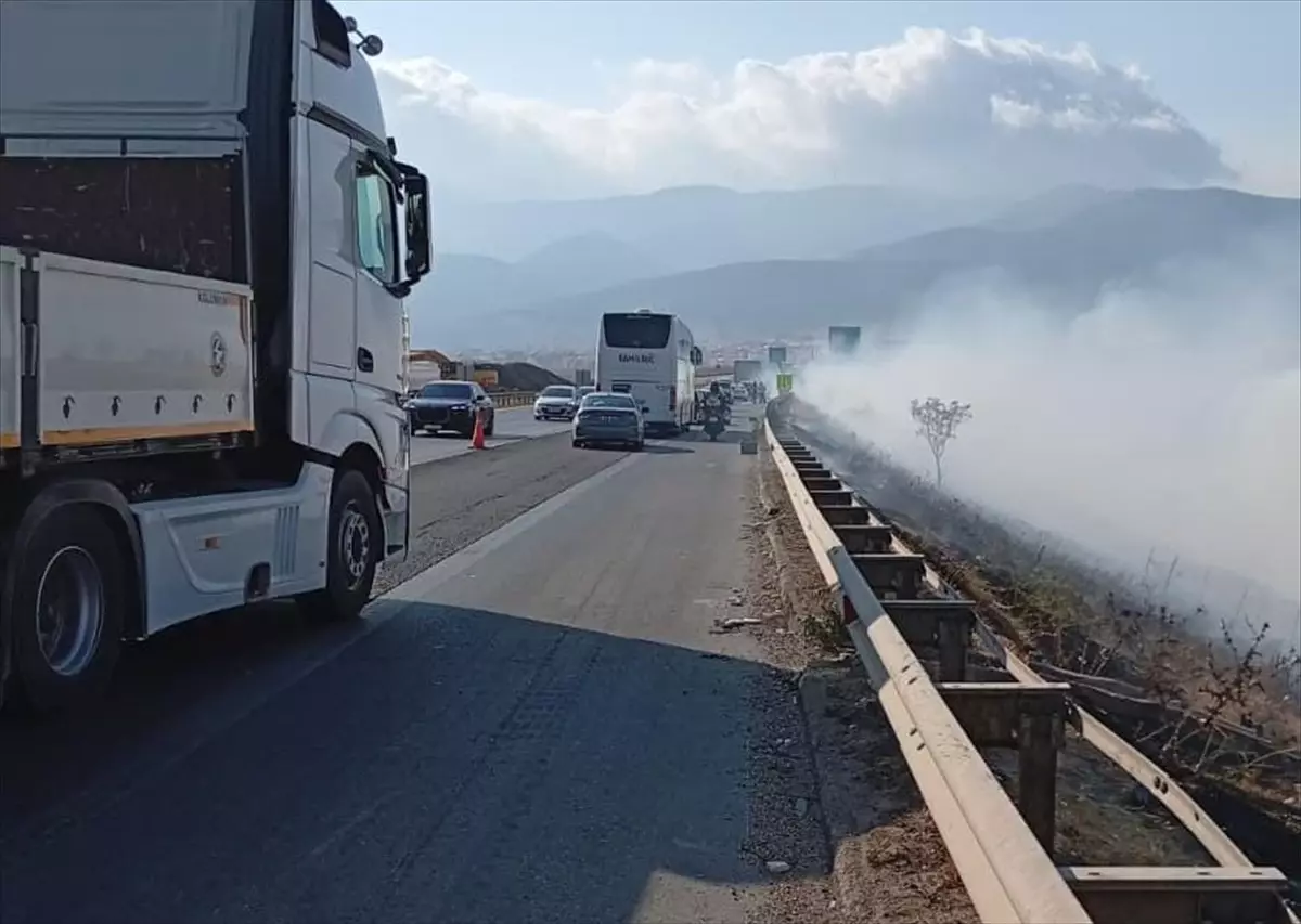 TAG Otoyolu'nda Yangın Kontrol Altına Alındı