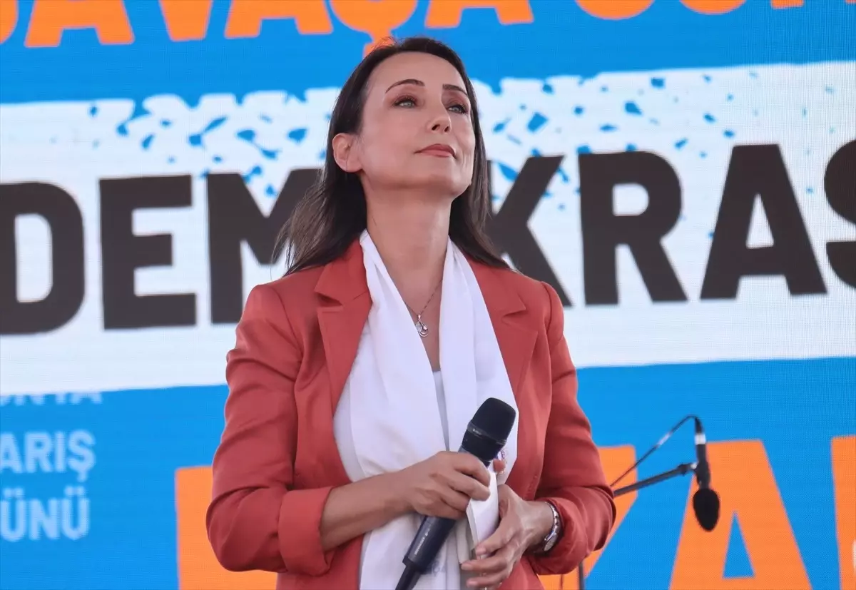 Barış Günü Mitinginde Hatimoğulları'ndan Mesajlar