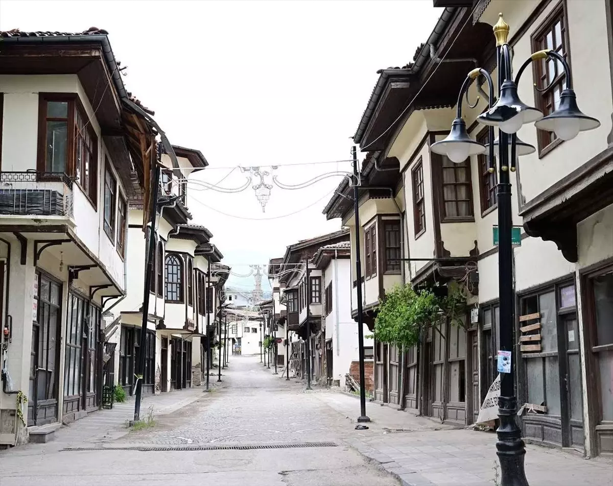 Yeşilyurt'taki 13 Tarihi Konağa Restorasyon
