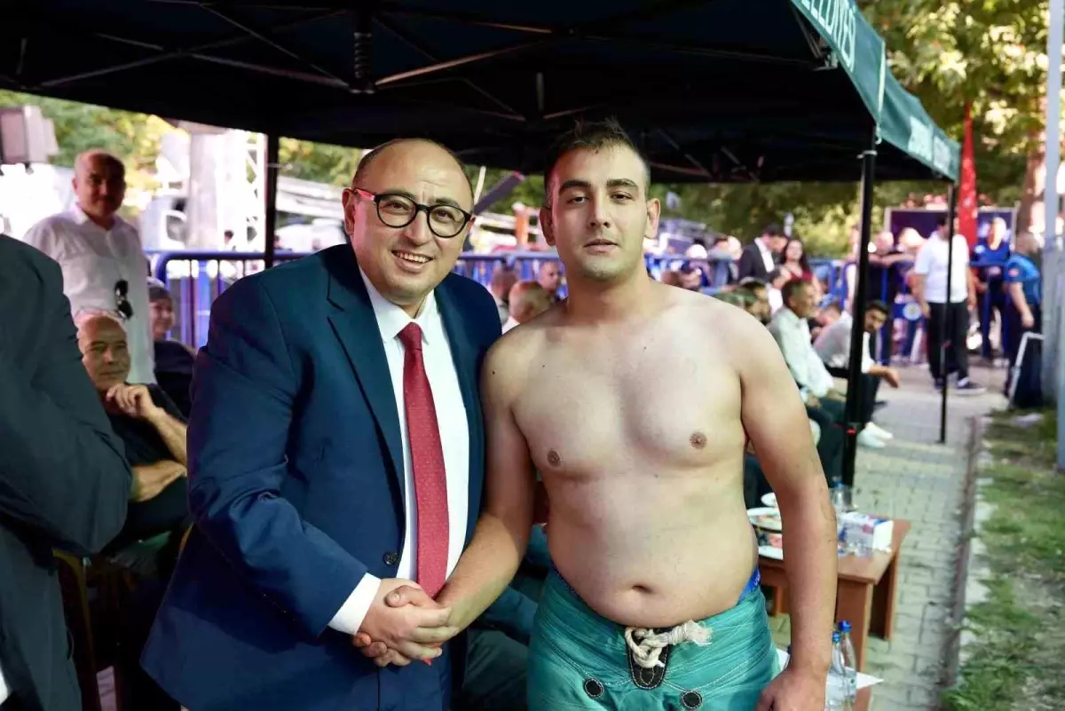 Erdemli'de 39. Geleneksel Hacıalanı Yaylası Güreşleri Renkli Görüntülere Ev Sahipliği Yaptı