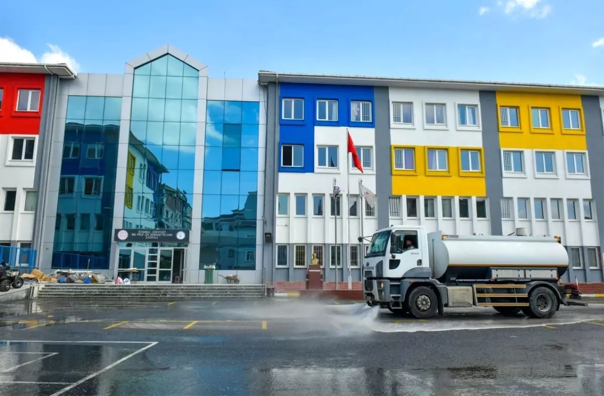Esenyurt Belediyesi Okullarda Temizlik ve Bakım Çalışmaları Gerçekleştirdi
