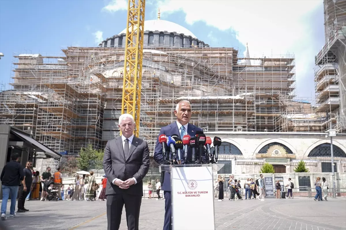 Bakan Ersoy, Ayasofya'daki restorasyon ve güçlendirme çalışmalarını yerinde inceledi