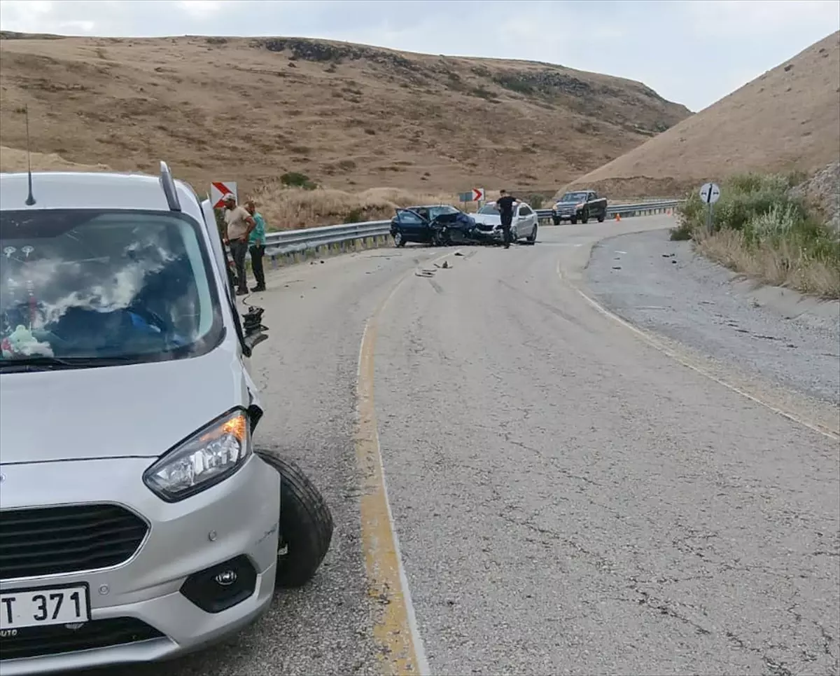 Sarıkamış'ta Zincirleme Kaza: 7 Yaralı