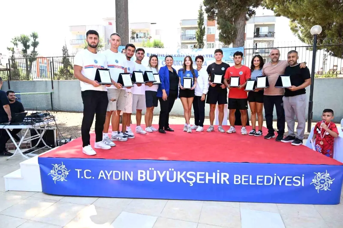 Aydın'da Otizmli Çocuklar Yüzme Eğitimlerini Tamamladı