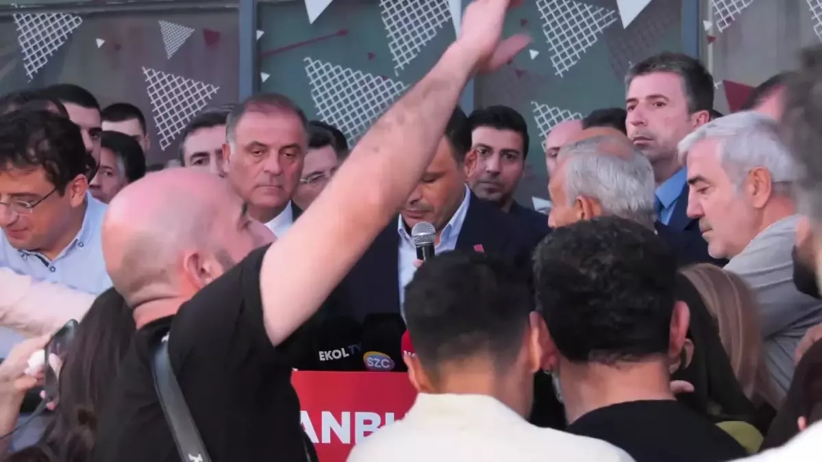 Özgür Çelik:  Cumhuriyet Halk Partisi Üyesi Olup Cebinde Parti Kartını Taşıyan Hiç Kimse Bu Karara Uymaz