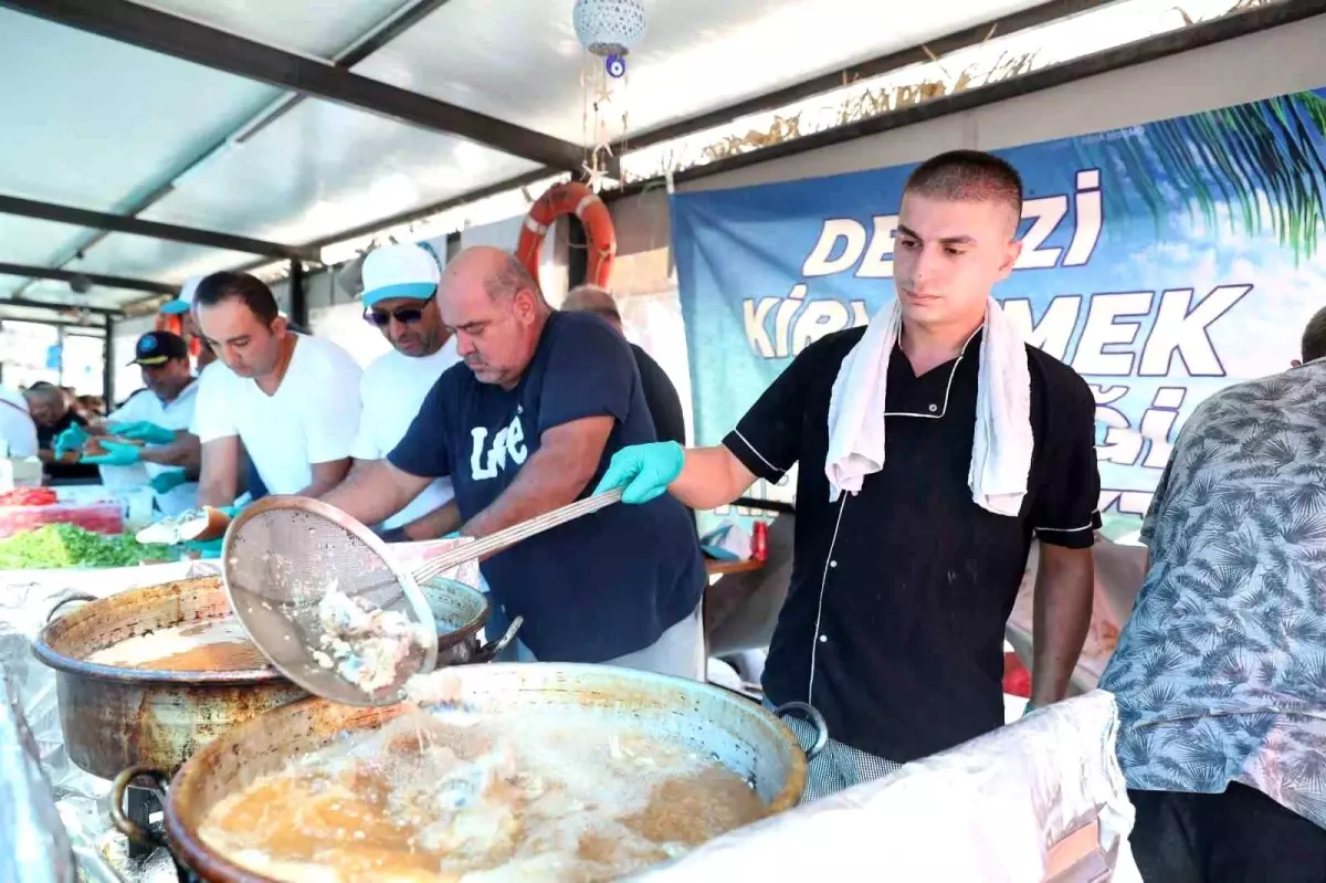 Aliağa'da Balık Av Sezonu Balık Ekmek Festivali ile Açıldı
