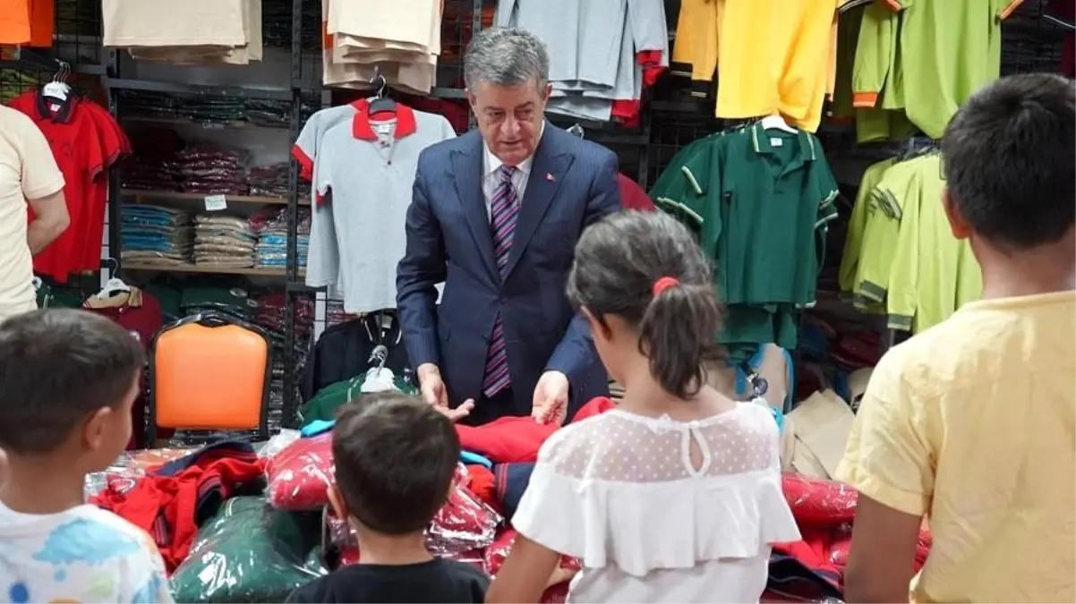 AZİMER Vakfı, 500 Öğrenciye Yardımda Bulundu