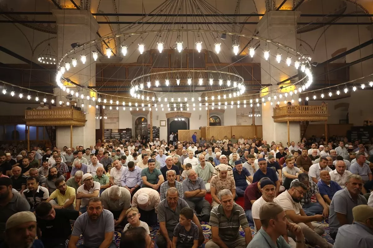 Mevlit Kandili Coşkusu Camileri Doldurdu