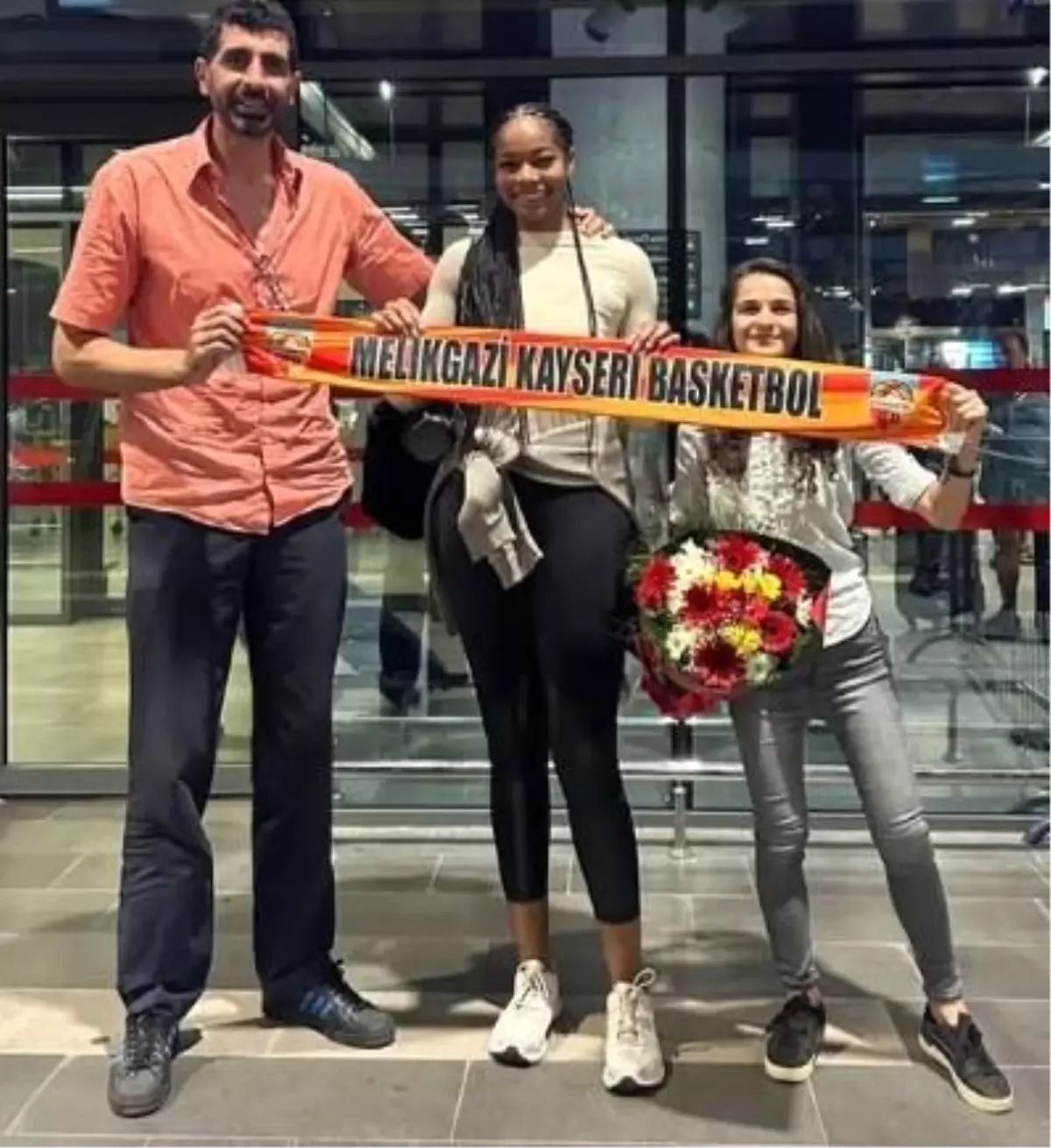 Charli Collier Kayseri'ye Geldi